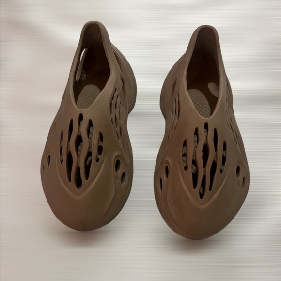 Yeezy Foam Runners - Picture 1 of 6